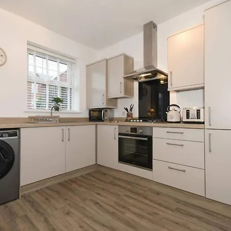 Rest - Sleeps 5 Great Location Filey