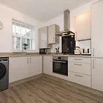Rest - Sleeps 5 Great Location Filey