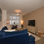 Rest - Sleeps 5 Great Location *