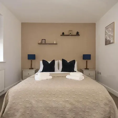 Rest - Sleeps 5 Great Location * Filey