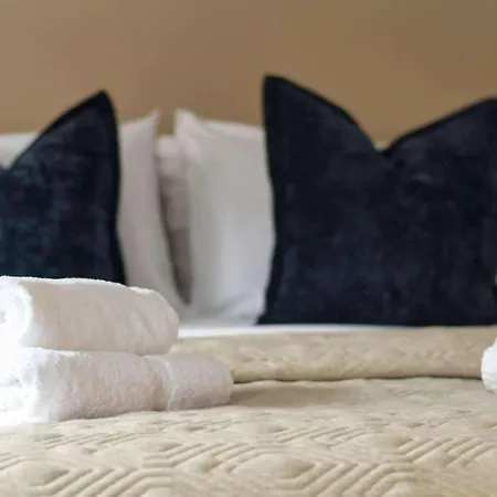 Feriehus Rest - Sleeps 5 Great Location